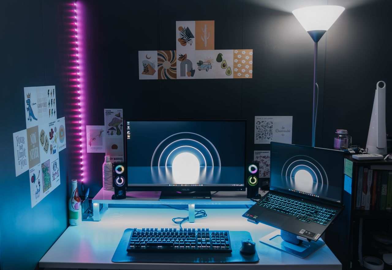 laptop monitor